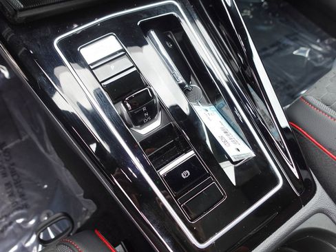 Certified 2025 Volkswagen GTI SE FWD image 18