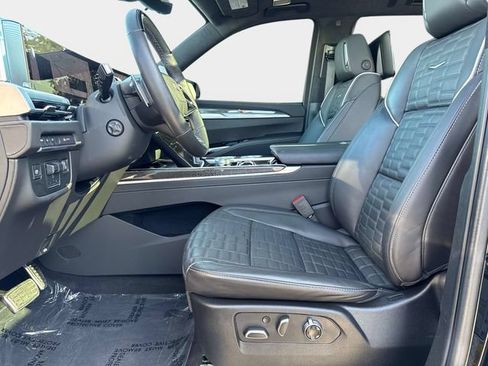 Certified 2025 Cadillac Escalade V w/ LPO, ONYX Package AWD/4WD image 20
