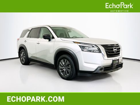 Used 2024 Nissan Pathfinder S image 1