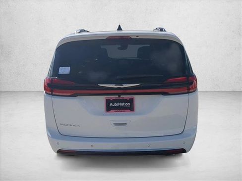 New 2026 Chrysler Pacifica Pinnacle FWD image 8