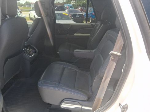 Used 2018 Lincoln Navigator Select RWD image 9