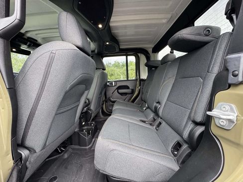 Used 2025 Jeep Gladiator Sport AWD/4WD image 13