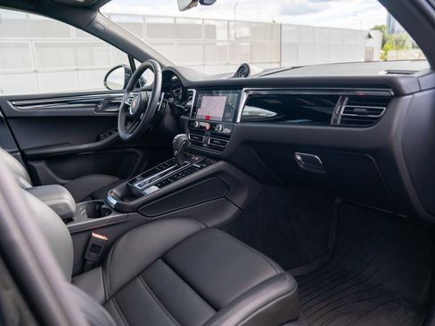 Certified 2026 Porsche Macan AWD/4WD image 25