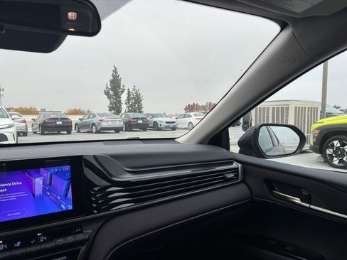 Used 2025 Toyota Camry LE image 33