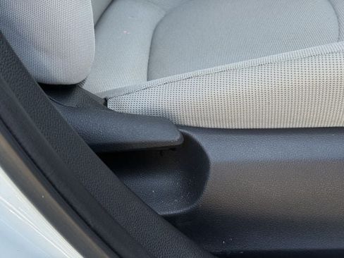 Used 2020 Toyota Corolla LE FWD image 28