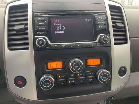 Used 2018 Nissan Frontier SV image 8
