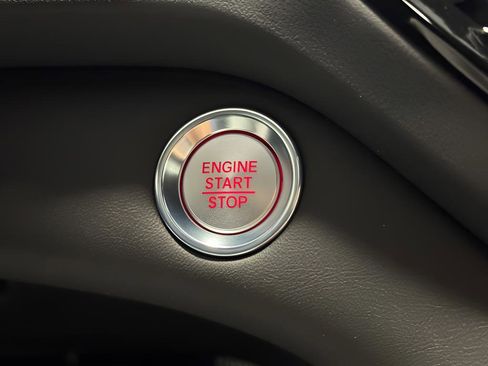 Used 2025 Acura RDX SH-AWD image 29