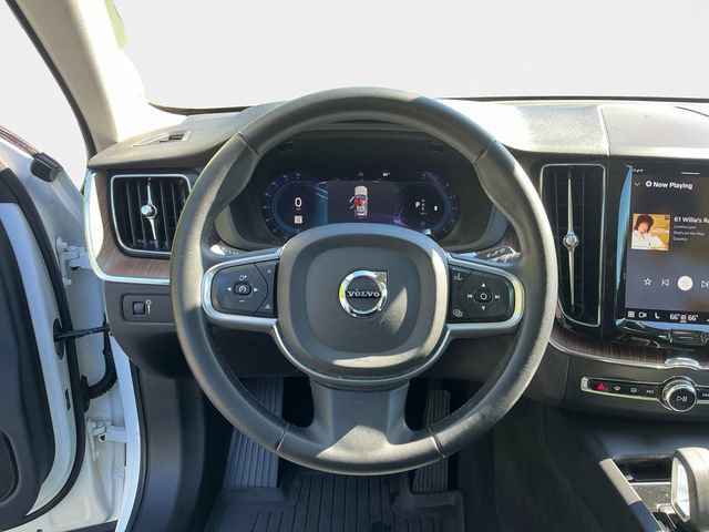 Used 2022 Volvo XC60 B5 Momentum AWD/4WD image 13