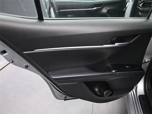 Used 2020 Toyota Camry LE image 13