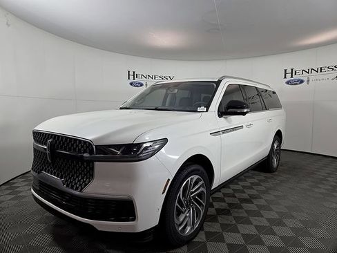 New 2025 Lincoln Navigator L Reserve AWD/4WD image 2