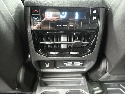 Used 2025 Jeep Grand Cherokee L Altitude AWD/4WD image 31