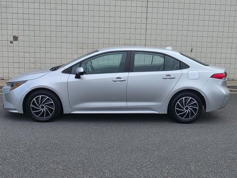 Used 2020 Toyota Corolla LE FWD image 4