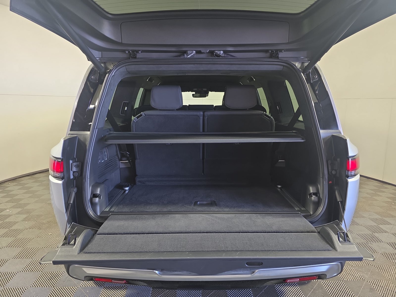 Used 2022 Rivian R1S Launch Edition Quad AWD/4WD image 13
