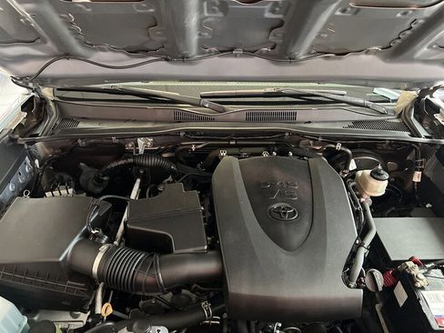 Used 2020 Toyota Tacoma SR5 image 29