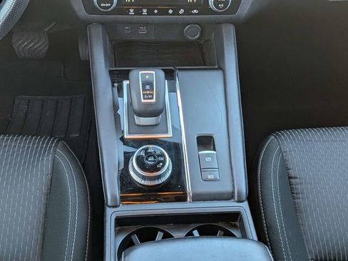 Used 2024 Mitsubishi Outlander ES image 18