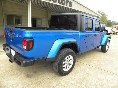 Used 2023 Jeep Gladiator Sport image 6