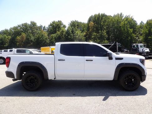 Used 2024 GMC Sierra 1500 Pro w/ Pro Value Package AWD/4WD image 9