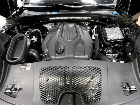 Used 2026 Porsche Macan Turbo AWD/4WD image 36