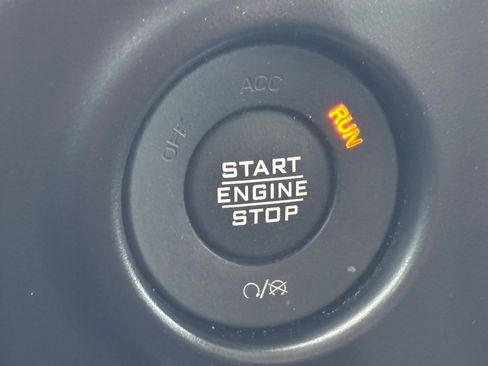 Used 2022 Jeep Gladiator Sport image 21