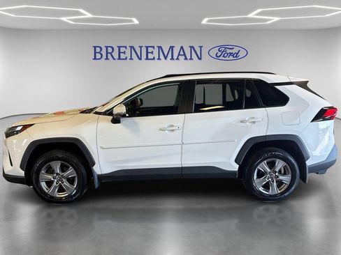 Used 2022 Toyota RAV4 XLE AWD/4WD image 9