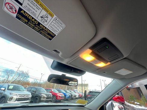 Used 2024 Mitsubishi Outlander SE image 16