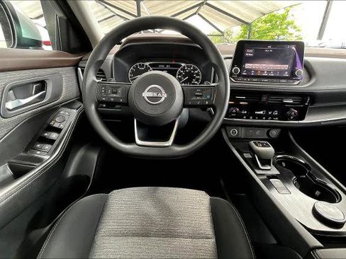 Certified 2022 Nissan Rogue SV AWD/4WD image 6