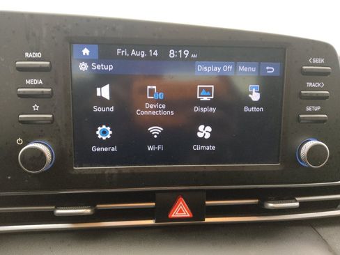 Used 2025 Hyundai Elantra SE FWD image 25