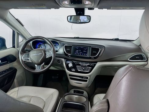 Used 2019 Chrysler Pacifica Touring-L FWD image 21