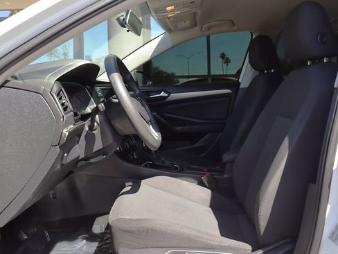 Used 2019 Volkswagen Jetta SE FWD image 38
