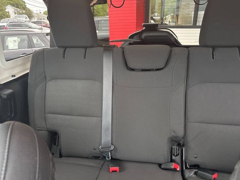 Used 2018 Jeep Wrangler Unlimited Sport S AWD/4WD image 38