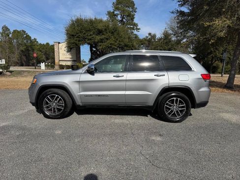 Used 2017 Jeep Grand Cherokee Limited image 3