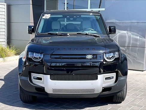 Used 2025 Land Rover Defender 110 S image 2