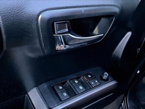 Used 2019 Toyota Tacoma TRD Sport w/ Technology Package image 31