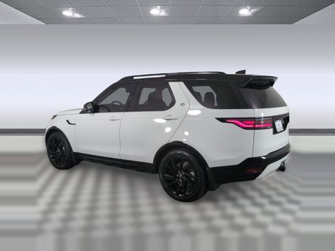 Certified 2025 Land Rover Discovery Dynamic SE image 3