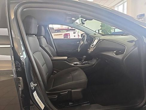 Used 2017 Chevrolet Malibu LT FWD image 33