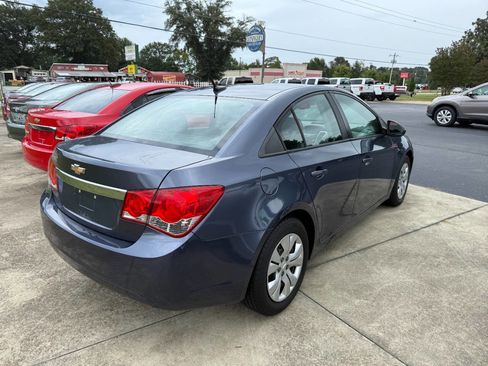 Used 2014 Chevrolet Cruze LS image 4