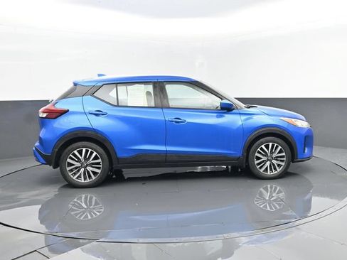 Used 2022 Nissan Kicks SV FWD image 4
