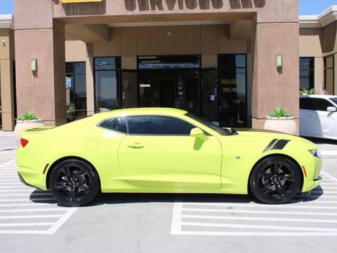 Used 2020 Chevrolet Camaro LT w/ Technology Package image 8