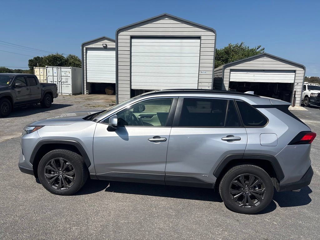 Used 2022 Toyota RAV4 XLE Premium AWD/4WD image 8