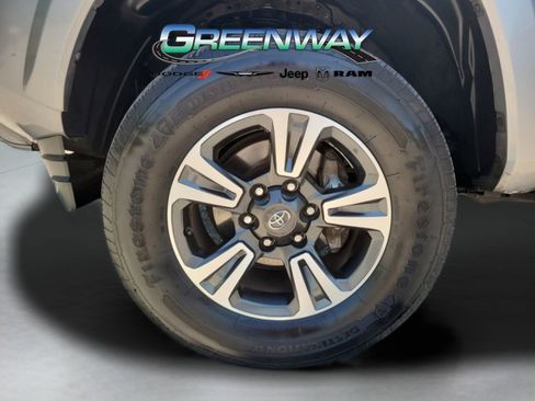 Used 2018 Toyota Tacoma TRD Sport w/ Technology Package image 30