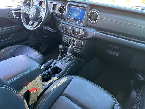 Used 2018 Jeep Wrangler Unlimited Sahara AWD/4WD image 22