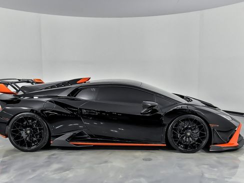 Used 2021 Lamborghini Huracan STO image 19