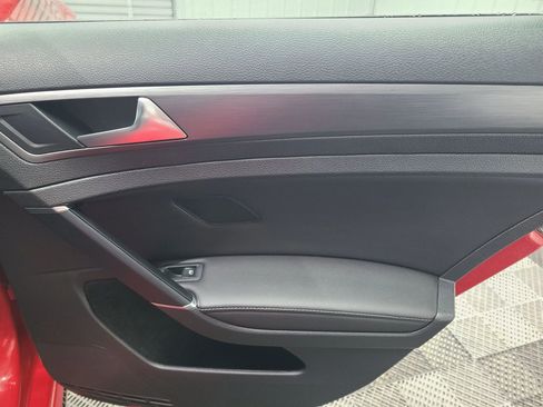 Used 2018 Volkswagen Golf SE FWD image 40