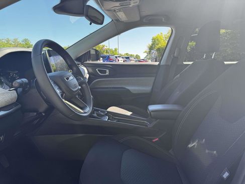 Used 2022 Jeep Compass Sport FWD image 17