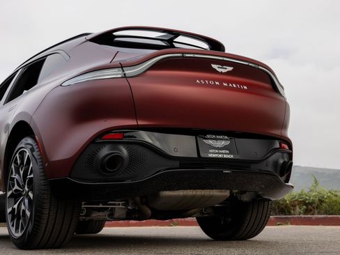 Used 2021 Aston Martin DBX AWD/4WD image 9