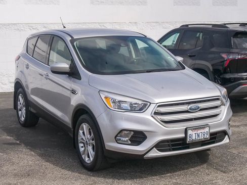 Used 2019 Ford Escape SE FWD image 3