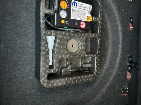 Used 2018 Jeep Compass Sport image 26