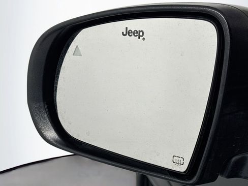 Used 2017 Jeep Compass Latitude FWD image 14