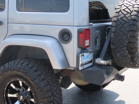 Used 2013 Jeep Wrangler Unlimited Sahara w/ Connectivity Group AWD/4WD image 14