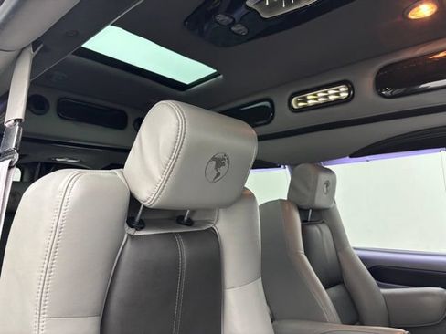 Used 2015 GMC Savana 2500 RWD image 41